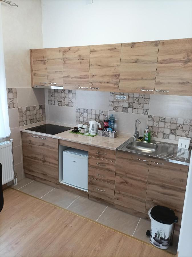 Indija Aaapartmani Indjija מראה חיצוני תמונה