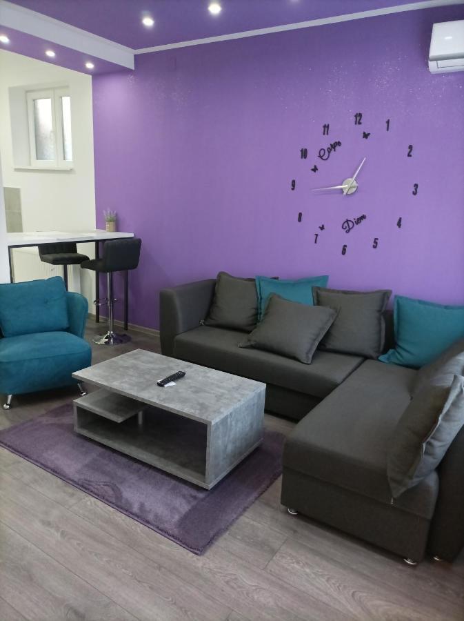 Indija Aaapartmani Indjija מראה חיצוני תמונה