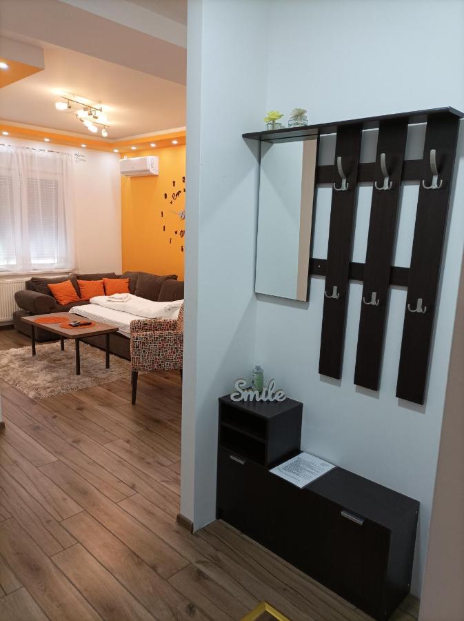 Indija Aaapartmani Indjija מראה חיצוני תמונה